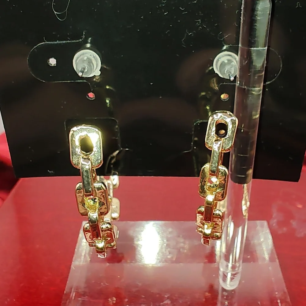 Vintage Gold Tone Chain Link Large Pierced Hoop Earrings - Picture 4 of 5